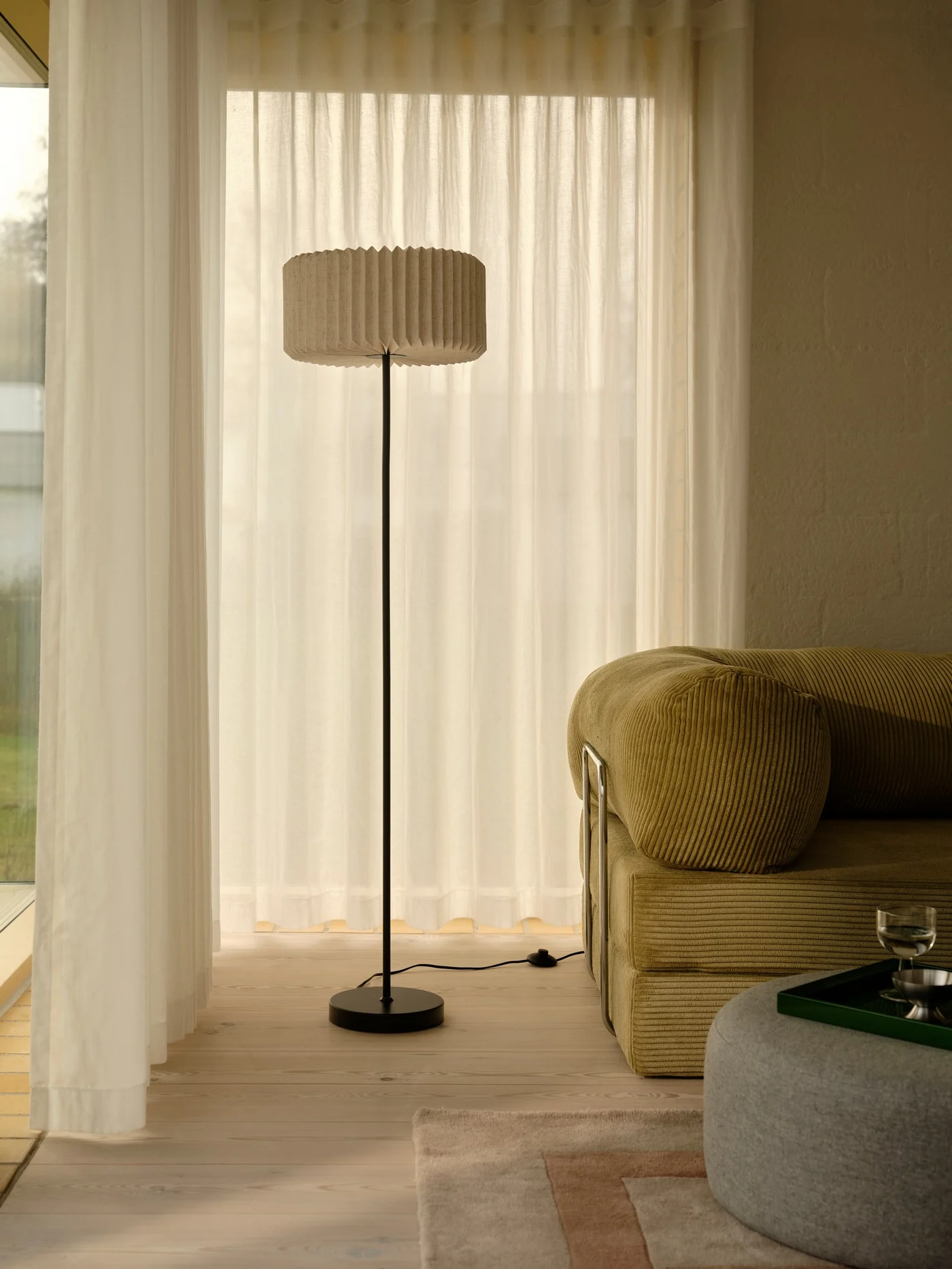 Modern Pleated Shade Floor Lamp for Living Room (2)