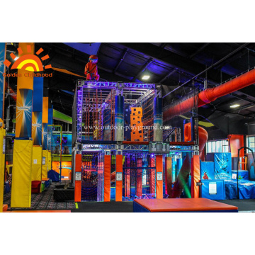 Interior Ninja Warrior Gym para adultos