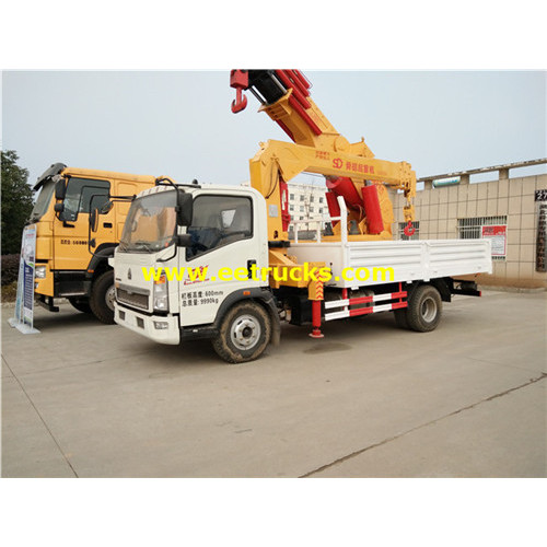 HOWO 4x2 5ton Truck with Cranes