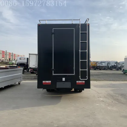 Cheng Li mobile kitchen cooking truck