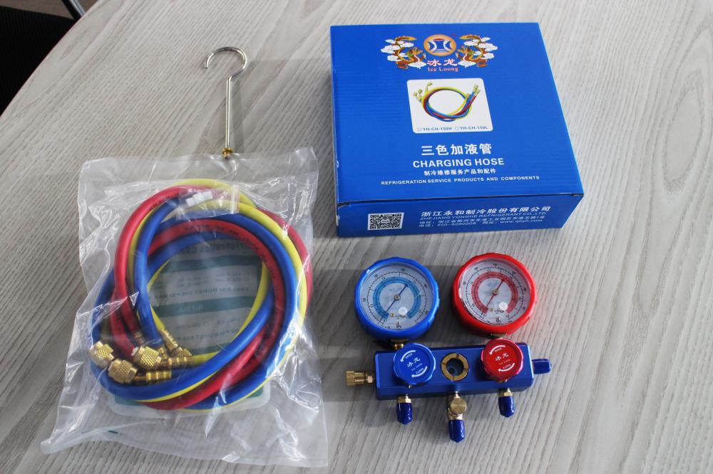 Refrigerant charging manifold gauge