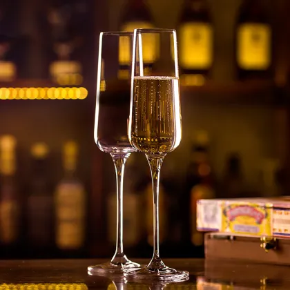 High-Quality Vintage Silver Stamping Hand Gift Box Wedding Mr and Mrs Champagne Glasses Set