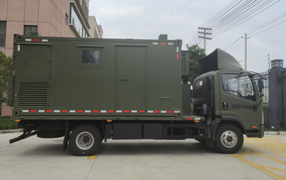 شاحنة أداة العلامة التجارية الصينية EV مع مولد يستخدم لعمليات الكشف عن معدات الطائرات بدون طيار واختباره