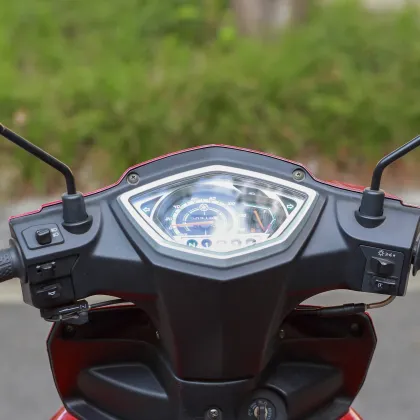 2022 New Design U8 Lady Scooter with Yama Crypton Engine and Balancer (110cc/125cc)