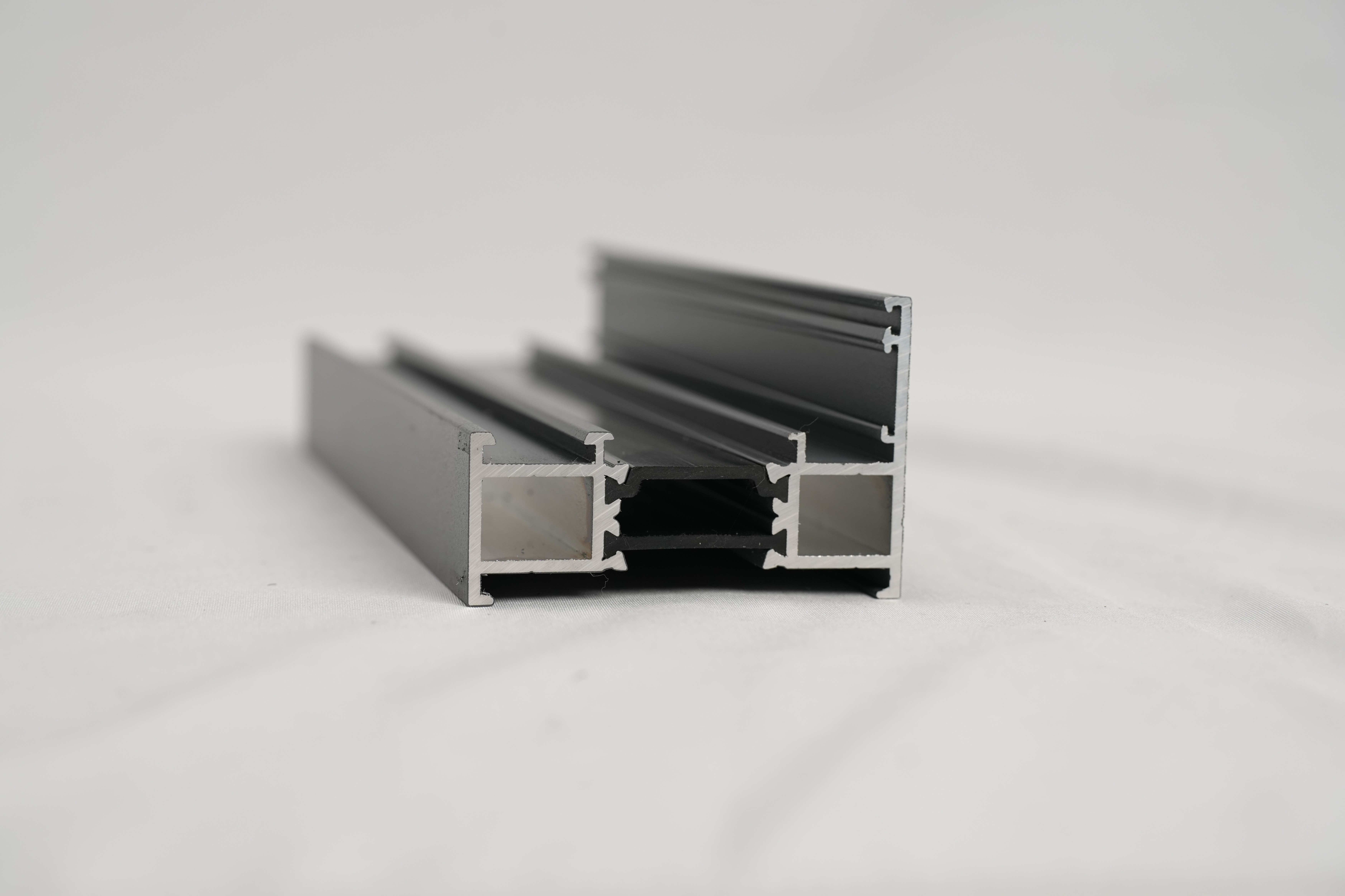 Thermal insulation profiles