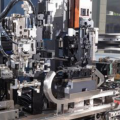 Macchina con shell di punzonatura a doppia estremità automatica