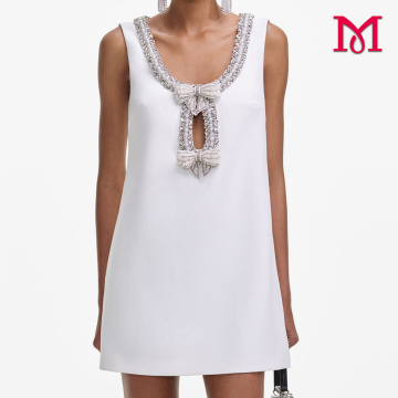 Vestido hueco con tachuelas de diamantes