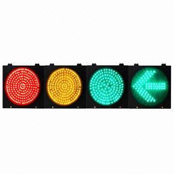 LED traffic light with full leak-proofness, dust-proof, waterproof, rustproof design