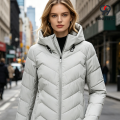 Chaqueta aislante de esquí acolchada para mujer con estilo