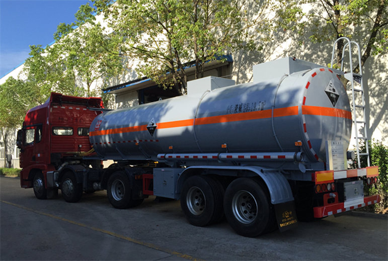 liquid caustic soda tank