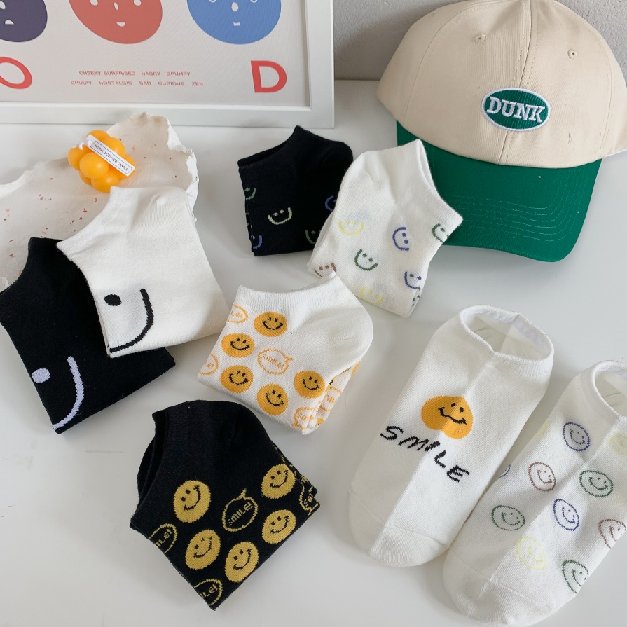 Versatile boat medyas na may nakangiting disenyo ng mukha