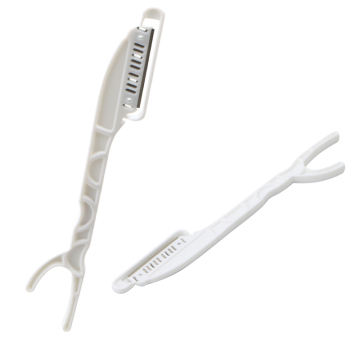 Single Blade Cheap Plastic Cut Throat Straight Salon Disposable Barber Razor" 

However, for better search engine optimization and readability, you might consider:

"Disposable Barber Razor - Single Blade Cheap Plastic Cut Throat Straight for Salon Use