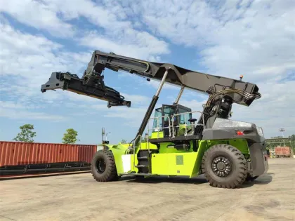 China 45 Ton Container Crane Construction Machine: ZRS4531 Reach Stacker Car Crane