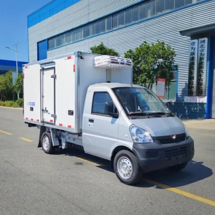 Wuling small truck 1.5 displacement refrigerated truck