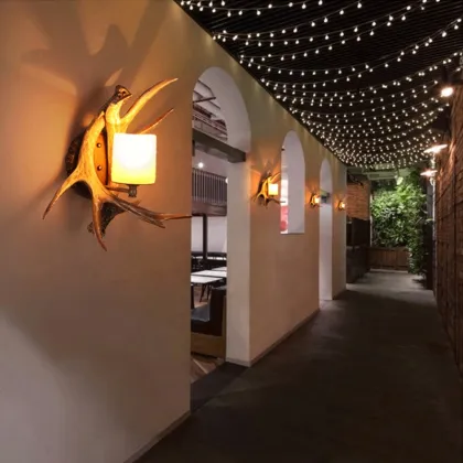 Resin Deer Antler Sconce Wall Lamp: An Antique Faux Deer Horn Interior Lighting Option