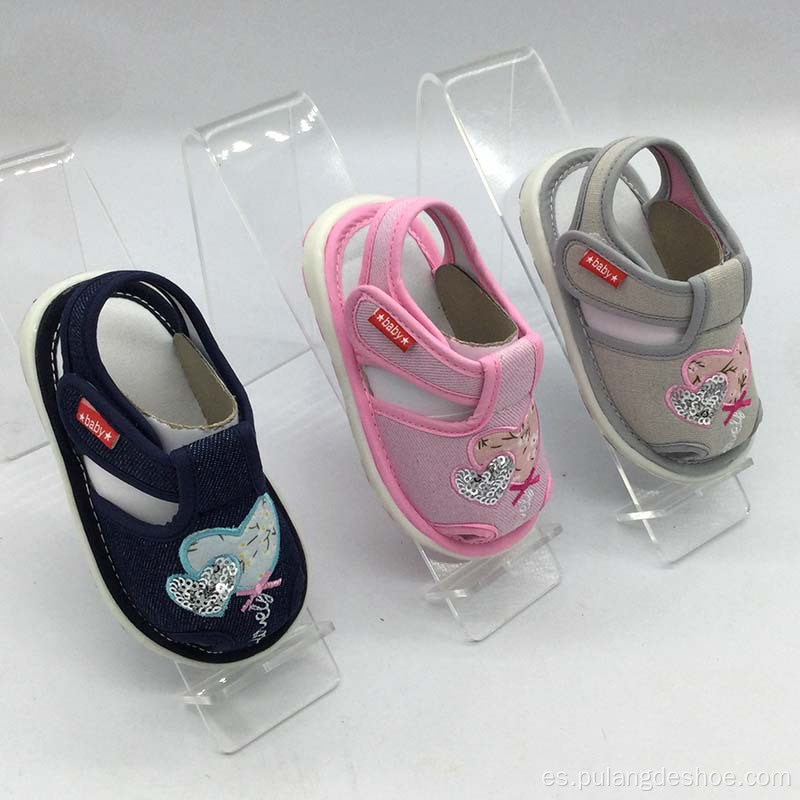 ventas al por mayor de sandalias de bebé zapatos de niña nuevos con sonido