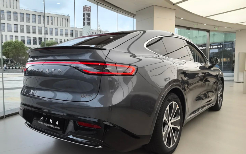 LUXEED R7