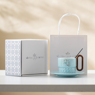 Set di tazze da regalo Magnolia Luxury Luxury e scatola regalo per piattino