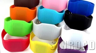 2014 new product LED silicone digital touch screen hand watch led watch