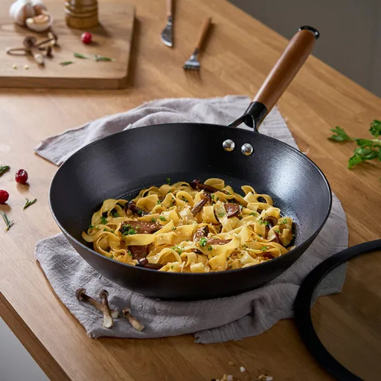 Hot Selling Durable Cast Iron Non-Stick Wok Pan with Wooden Handle for Home Use