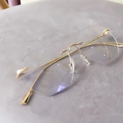 Ultra Lightweight Frameless Cut Edge Myopia Glasses for Women: Fashionable and Stylish Optics