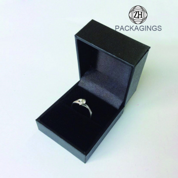 Kotak cincin kotak perhiasan grosir hitam dengan logo