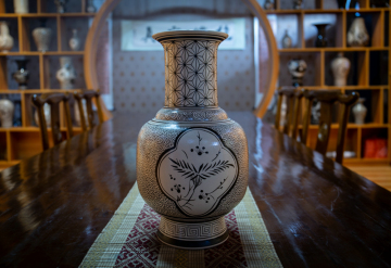 Underglaze painted antique straight wide mouth vase