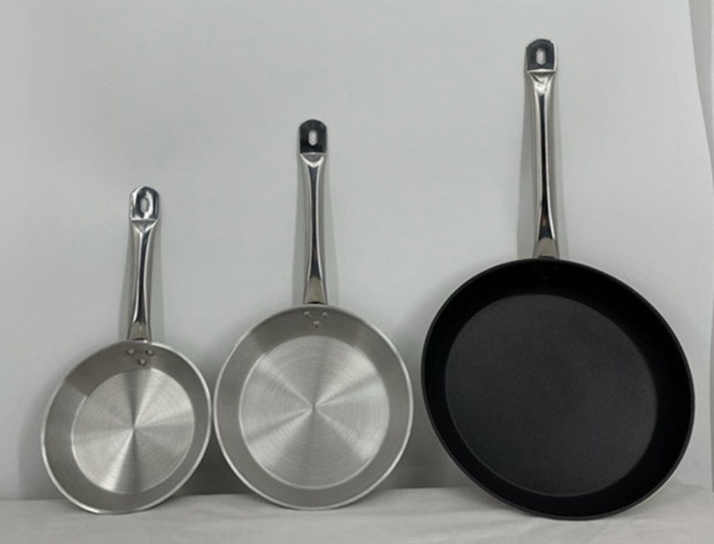 Large capacity stainless steel wok pan