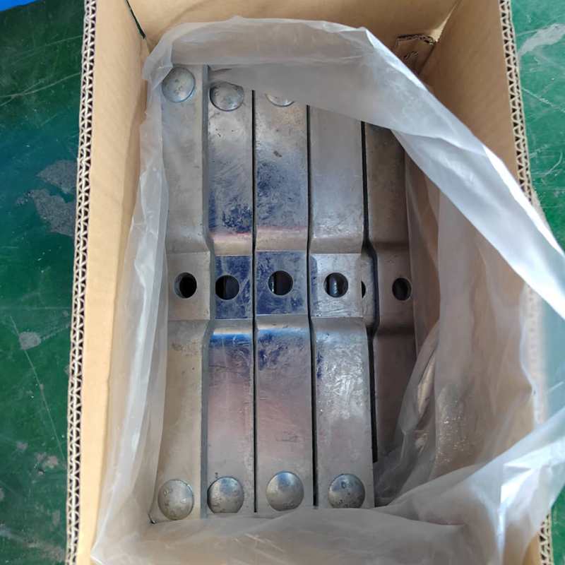 CUTOUT ARRESTER L BRACKET (7)