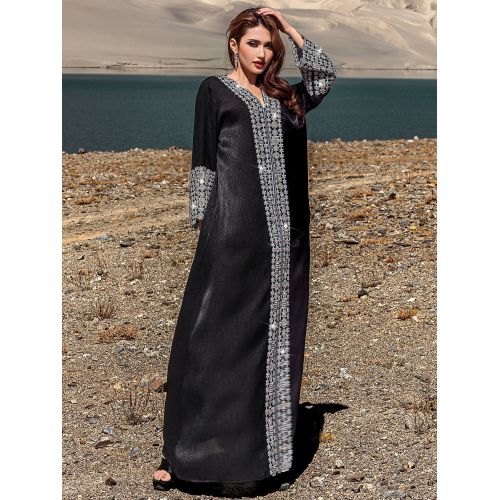 لباس عبای مشکی با جزئیات کریستال دوزی شده
