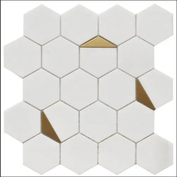 Lüks Thassos Beyaz Taş Mozaik Kiremit - Altın Metal Aksanlı Altıgen Mutfak Backsplash