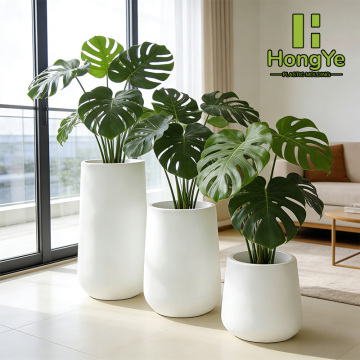 سه گلدان گرد منحصر به فرد در سایزهای مختلف