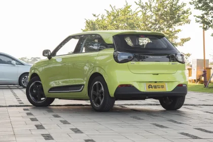 2024 Hot Selling Dongfeng Nammi 01: 330km Mini Electric Car for Adults