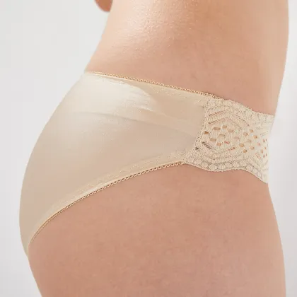 Sexy Lace Panties: Hipster Girls in Nylon and Lacy Panties