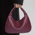 女性向けの手織りの革の肩のハンドバッグ