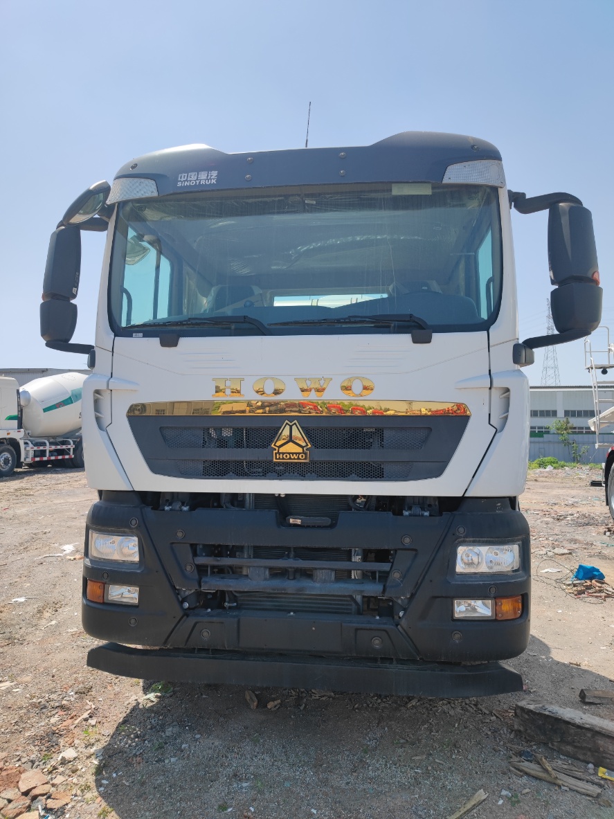 XCMG 14 Cubic HOWO Concrete Mixer Truck