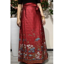 falda roja larga plisada