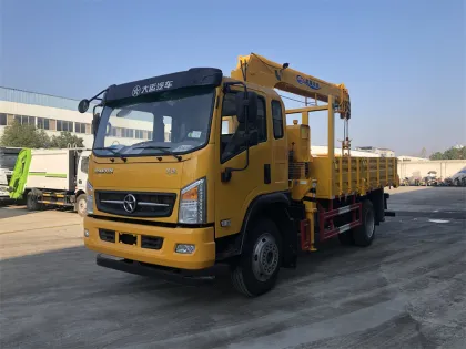 XCMG telescopic boom truck mounted 5T crane