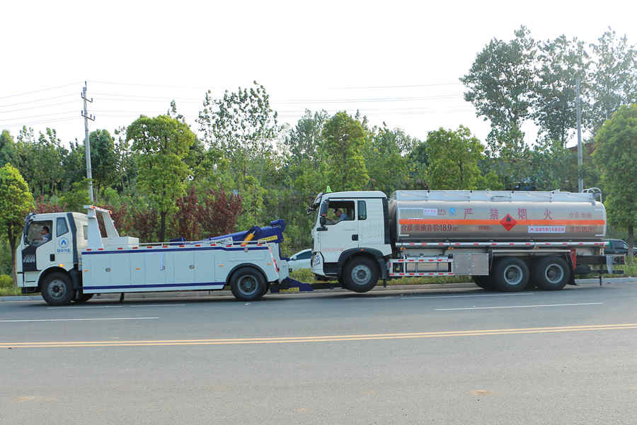 delivery trucks towing vehicles 2