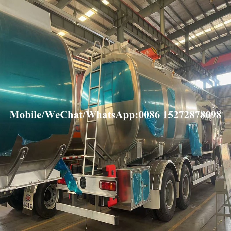 Aircraft Refueling Truck (1)