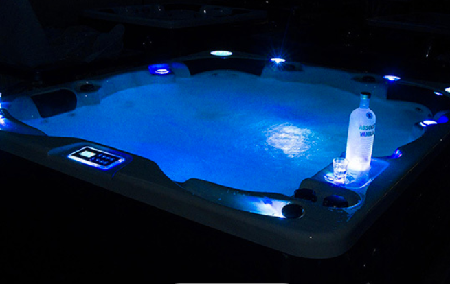 Freestanding hottubspa for 5 adult &1 Baby LED 3