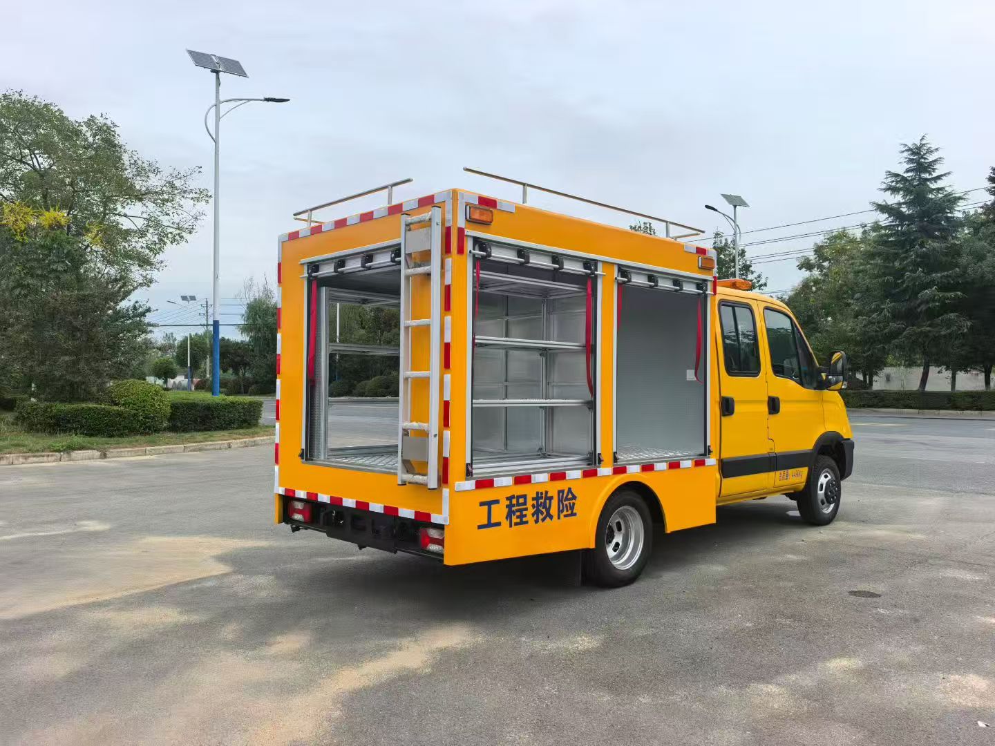 Efficient Rescue Vehicle Tool Truck for Rapid Deployment