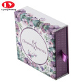 Cutie de cadouri cu colier de hârtie violet