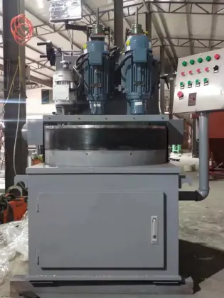 Brake disc grinding machine for automobile
