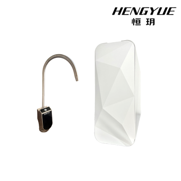 Purificador de agua doméstico blanco.