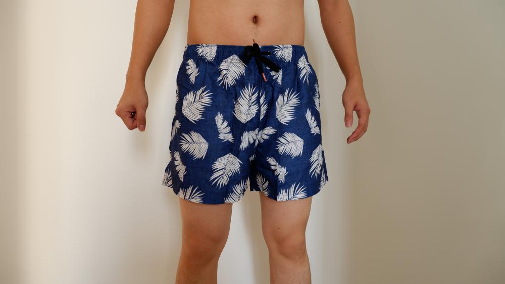 Leaf-printed men's beach shorts