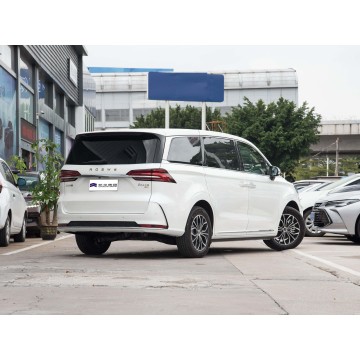 Roewe iMAX8: 550km Range Luxury MPV