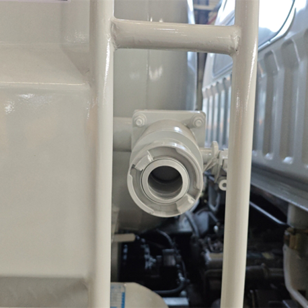 DongFeng 4x2 Cleaning Sewage Suction Truck with 3cbm Volume