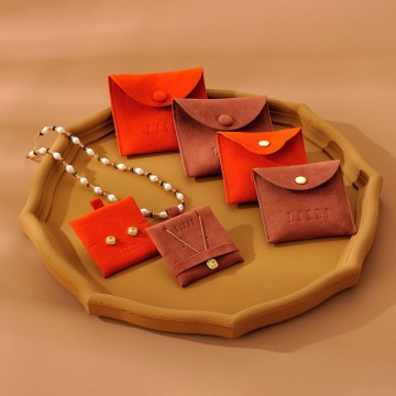 Ensemble de pochettes de carte et de bijoux en velours doux en daim à la mode avec logo personnalisé