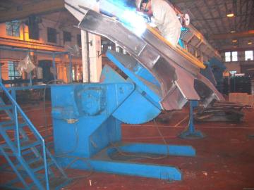 Automatic flange welding positioner turning table